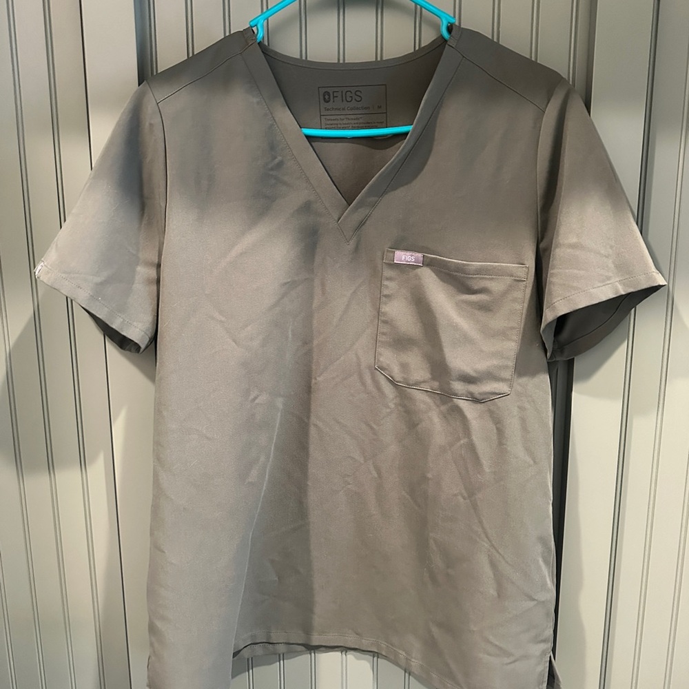 Figs scrub top size medium!